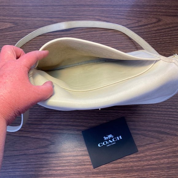 Vintage Coach Bone Leather Crossbody Handbag with Unique Serial Number - Picture 5 of 11